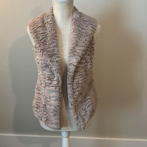 ME JANE Womens Sleeveless Faux Fur Vest